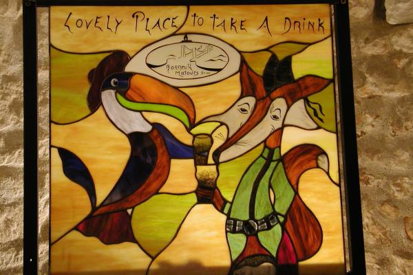 panneau "lovely place to take a drink"